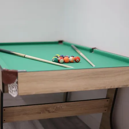 Apartman 5 Bed Town House Within Centre And Sleeps Up To 11 With Sky And Netflix Birmingham