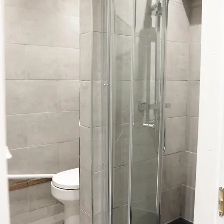 5 Bed Town House Within Centre And Sleeps Up To 11 With Sky And Netflix Apartman *