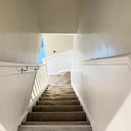Apartman 5 Bed Town House Within Centre And Sleeps Up To 11 With Sky And Netflix Birmingham